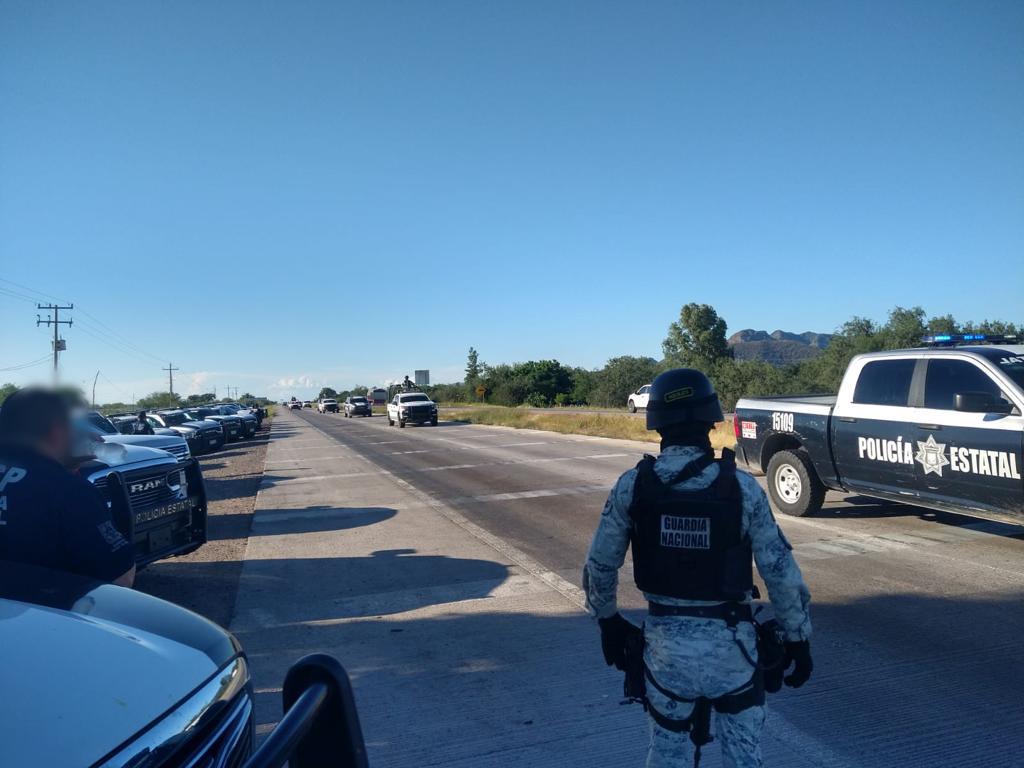 SonoraSeguridad's tweet photo. AL MOMENTO

Queda liberado el tramo carretero de Vicam.

En la Mesa de Seguridad se tomó la decisión de liberar el bloqueo que por años se ha mantenido en la zona de Vicam. 1/2 https://t.co/1N7IkFcgbt