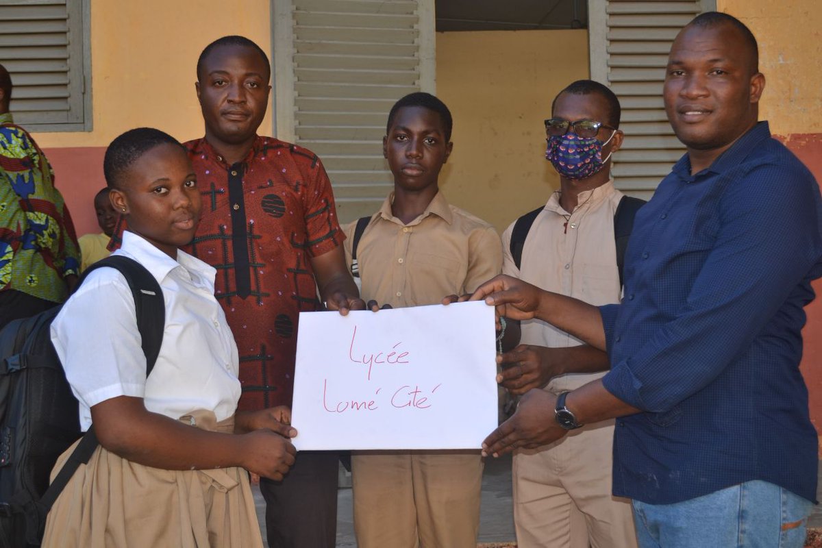 SamLessi's tweet photo. Jour 2: suite de la sensibilisation des élèves sur l'écocitoyenneté et les gestes à observer en temps qu'écocitoyen 
#lycée_lomé_cité
#CEG_avénou
#projetFISE
@IAASinULome 
@AJECC4 
@MiawoneneS https://t.co/QKnIFU5YBP