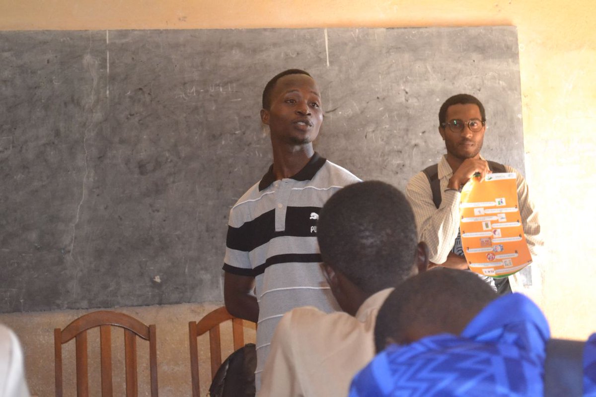 SamLessi's tweet photo. Jour 2: suite de la sensibilisation des élèves sur l'écocitoyenneté et les gestes à observer en temps qu'écocitoyen 
#lycée_lomé_cité
#CEG_avénou
#projetFISE
@IAASinULome 
@AJECC4 
@MiawoneneS https://t.co/QKnIFU5YBP
