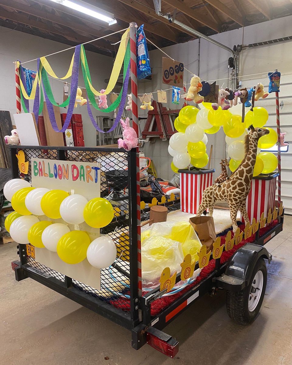 EAStudentGovt's tweet photo. What an amazing homecoming it was! Thanks to exec boards, spirit club, and all teachers, this years homecoming turned out perfect. Student Government showed up with the float this year creating a carnival themed masterpiece. We are not done yet! Stay tuned for future activities. https://t.co/METUvvT9Yl