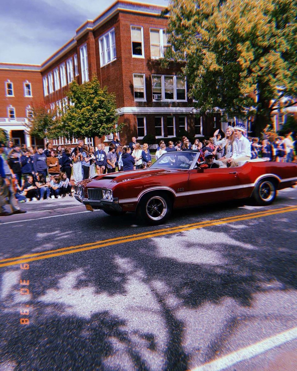 EAStudentGovt's tweet photo. What an amazing homecoming it was! Thanks to exec boards, spirit club, and all teachers, this years homecoming turned out perfect. Student Government showed up with the float this year creating a carnival themed masterpiece. We are not done yet! Stay tuned for future activities. https://t.co/METUvvT9Yl