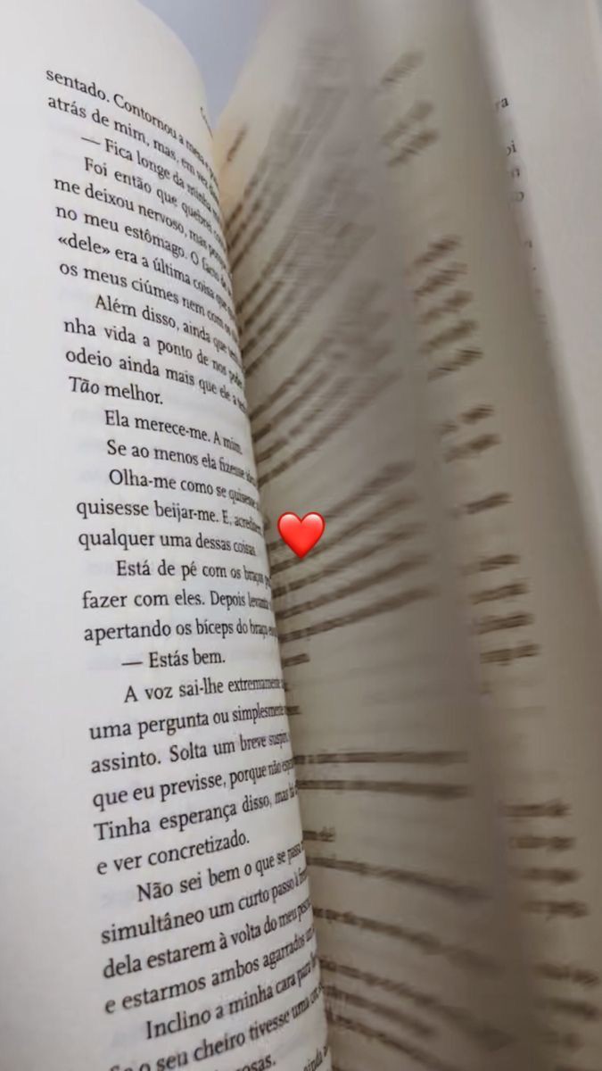 __readerthings's tweet image. ▪︎ Lidos de 2022 ▪︎

&quot;𝐒𝐨𝐦𝐨𝐬 𝐜𝐞𝐧𝐭𝐞𝐧𝐚𝐬 𝐝𝐞 𝐜𝐨𝐫𝐚𝐜̧𝐨̃𝐞𝐬 𝐝𝐞𝐬𝐚𝐜𝐞𝐥𝐞𝐫𝐚𝐧𝐝𝐨.&quot;
      – Destinos Divididos, Veronica Roth