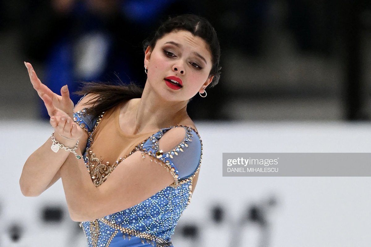 goldenskate's tweet photo. Happy Birthday 🎂 to 🇵🇭 Philippines' #SofiaLexiJacquelineFrank! The 17-year-old recently competed at 2022 #USINTLClassic &amp; #JGPFigure 🇵🇱 (all new SBs)👏🏻 She likes reading 📚, shopping 🛍️ and hanging out with friends 📷 2021-22 FS "Wedding Vow" from "Romeo &amp; Juliet" #FigureSkating https://t.co/XULa1SL8iI