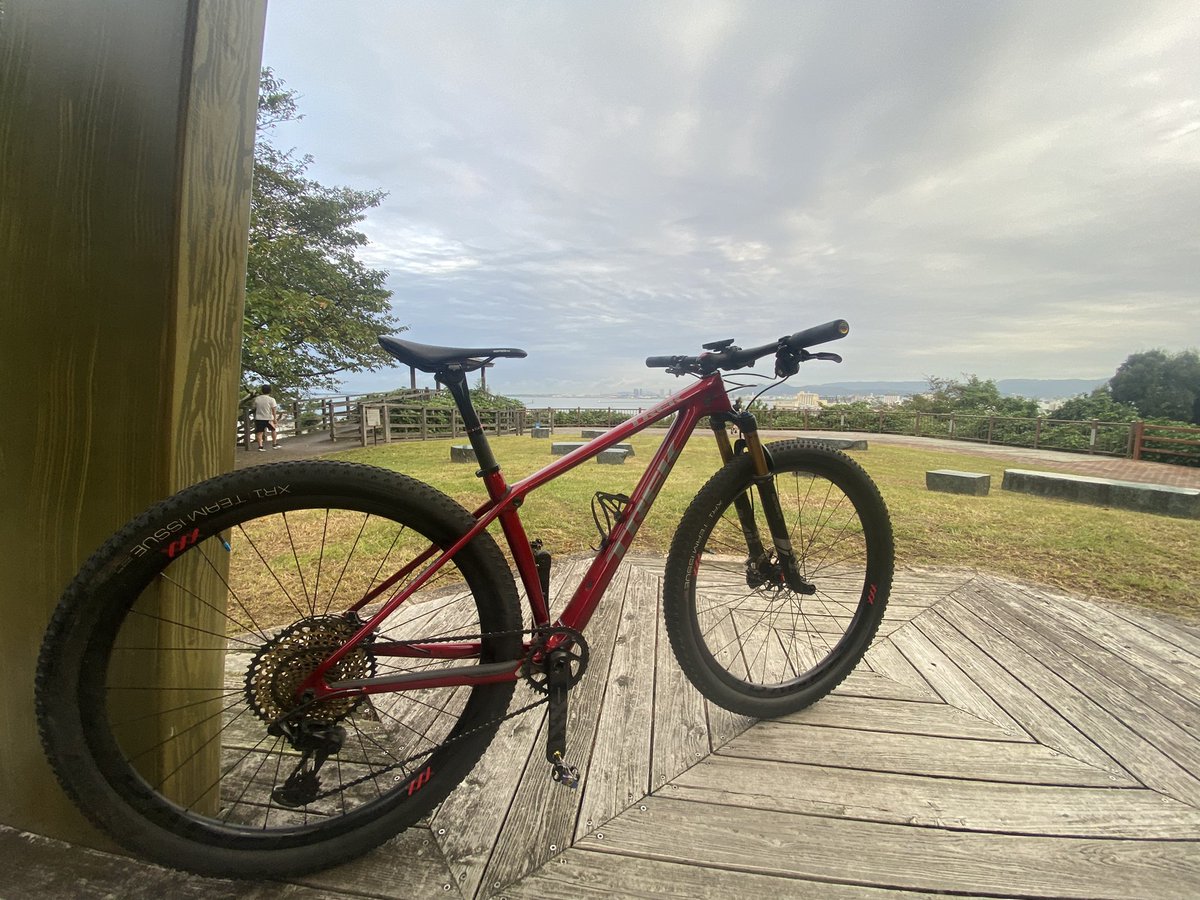 rebelrebel11's tweet photo. 乗り比べ♪
#trekprocaliber #meridateambig7 #マウンテンバイク #ちゃりさんぽ https://t.co/gCe7uPCrJW