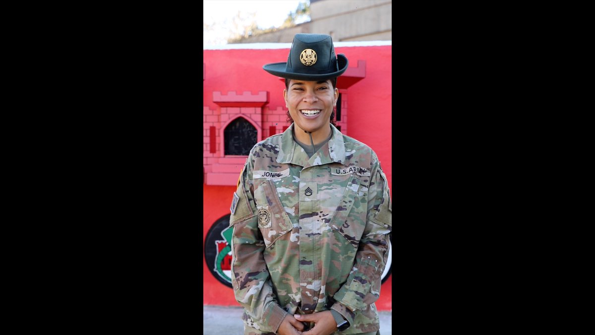 gulfcoastcobra's tweet photo. DS Jones ended her time on the trail in a de-hatting ceremony. #DrillSergeant Jones played an important role in shaping the #EngineerRegiment's future! Serving as a Drill Sergeant is one of the most challenging and rewarding jobs for #NCOs in the Army. @USAEnReg @USACIMT https://t.co/DooRJpr3Z6