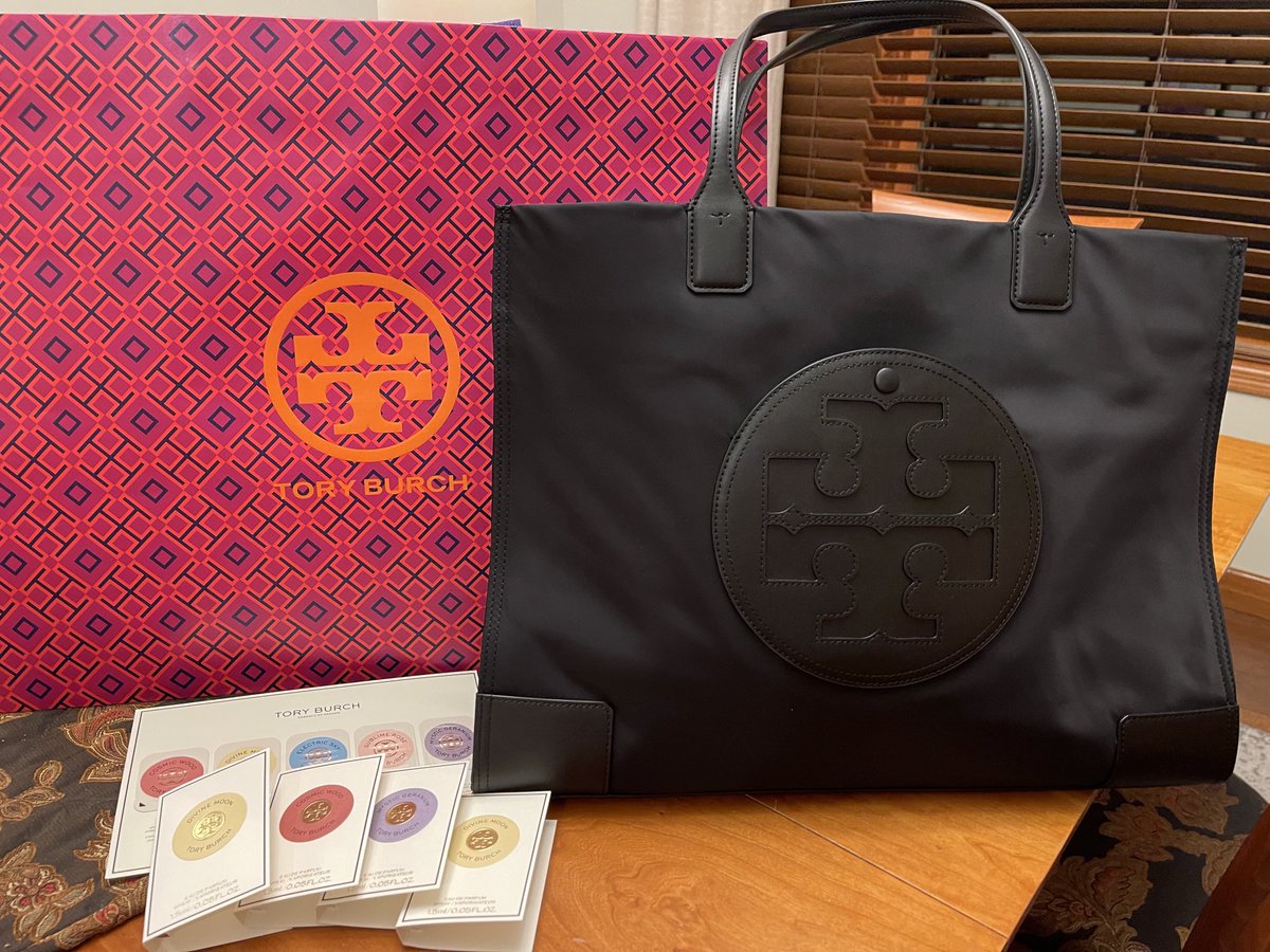 janel_ryan's tweet photo. #ToryBurch thanks for making my day with this FREE bag.  Love #ToryBurch Edina https://t.co/Tlhs0IlglF