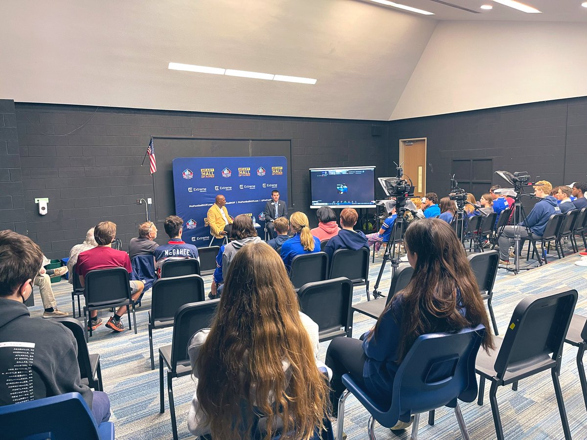 ChelseaSkalski's tweet photo. Such a cool opportunity having Thurman Thomas in to speak with students and film heart of a hall of famer live from our drama room #oneEA #GoBills https://t.co/PUn0FhmKJP