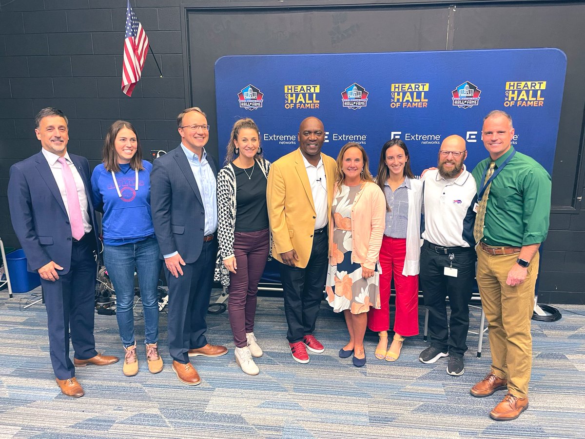 ChelseaSkalski's tweet photo. Such a cool opportunity having Thurman Thomas in to speak with students and film heart of a hall of famer live from our drama room #oneEA #GoBills https://t.co/PUn0FhmKJP
