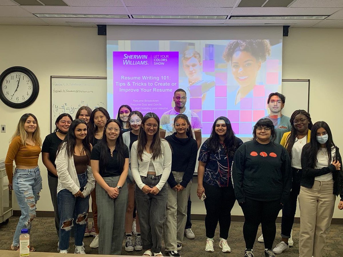uta_wib's tweet photo. Thank you Rashad Newsom for hosting a resume workshop for us! https://t.co/VbvJhmduPd
