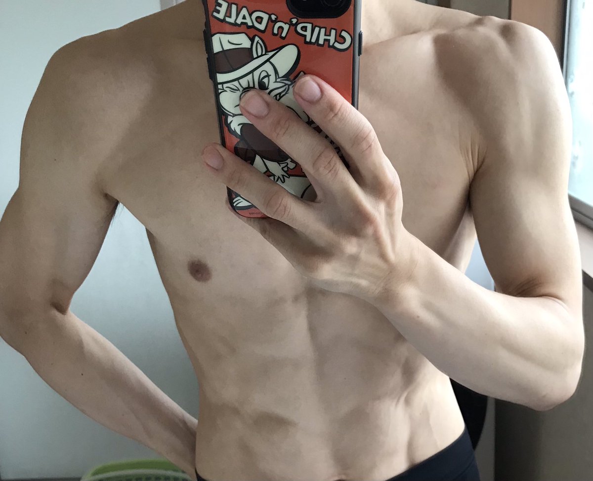 double_fuel's tweet photo. 昨日でケト終了
体重は過去一絞れた53.6kg

腹囲73cmから68cm

筋量はやっぱり少し下がったけど、体脂肪率は9月11日の11%から昨日の夜で9.2%まで目標の1桁まで落とせた。

腕、胸周りはイマイチだけど、今日は好きな物食べて明日からまたローファットに戻して頑張ろう https://t.co/74ZEeEjFWD