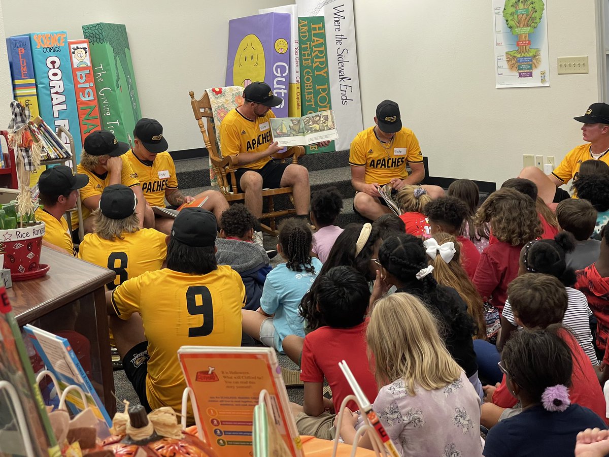 TJCBaseball's tweet photo. Great afternoon again reading and doing PE with the students at Rice Rd Elementary today! #apachesinthecommunity #feathersup #wherethewildthingsare https://t.co/U4lZTnWJ0E