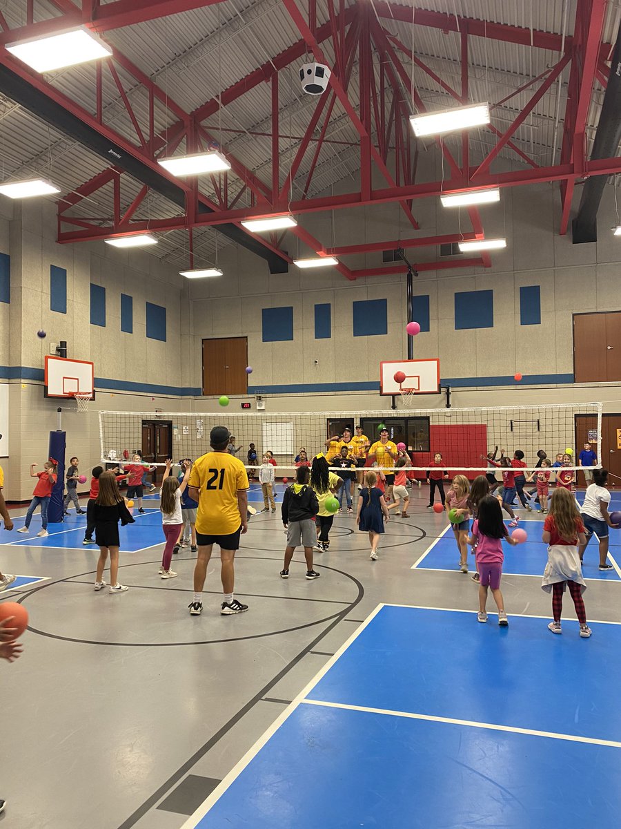 TJCBaseball's tweet photo. Great afternoon again reading and doing PE with the students at Rice Rd Elementary today! #apachesinthecommunity #feathersup #wherethewildthingsare https://t.co/U4lZTnWJ0E
