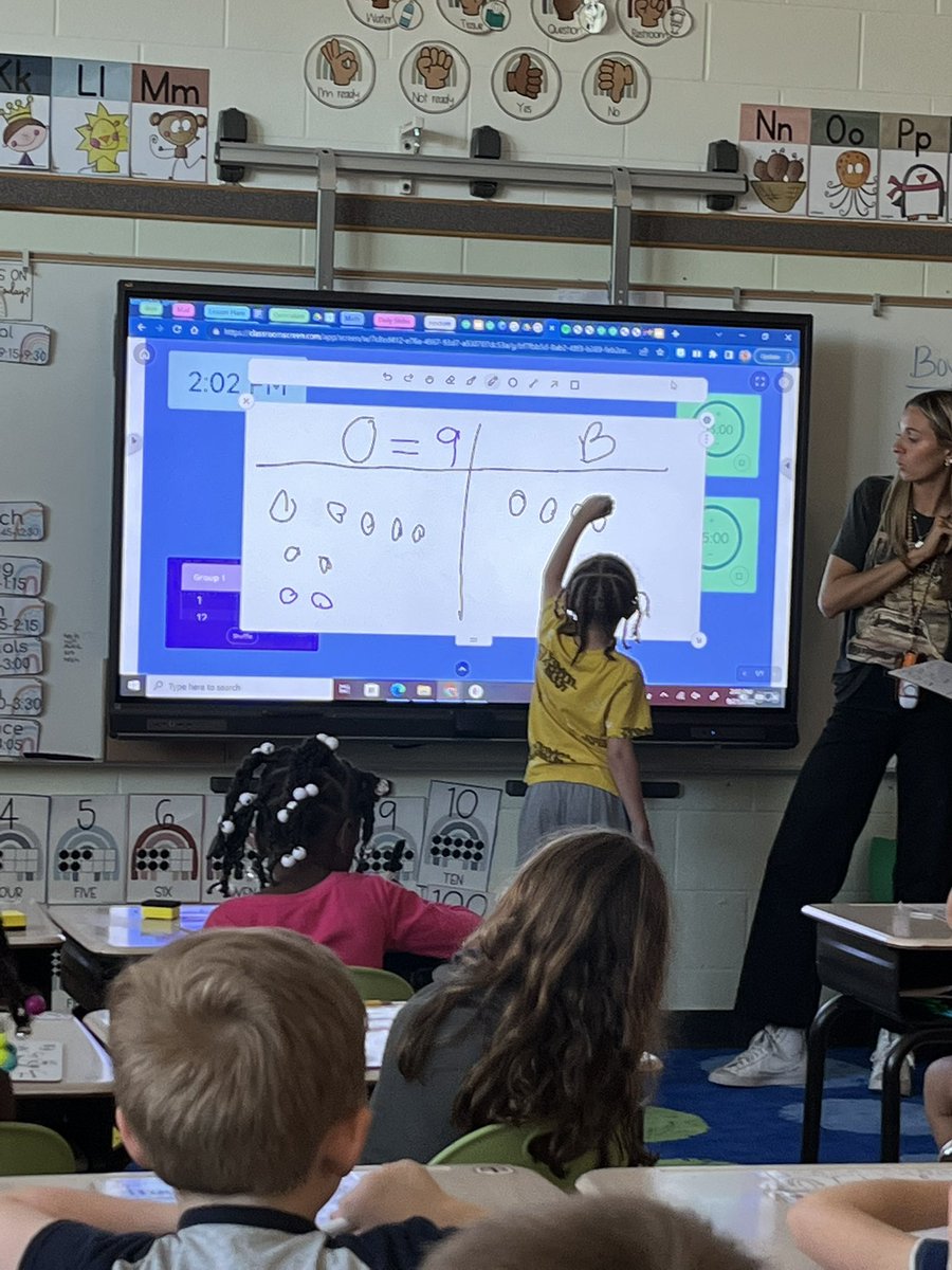 CaseyRaeK's tweet photo. The 1st grade Math Wizards 🔮 in Miss Linblad and Miss Henry’s class @Hamilton_BPE are making connections, choosing mathematical strategies, and discussing how to organize, decompose, and solve word problems. ➕➖🟰✔️#ReadDrawWrite #TeamTalk https://t.co/xmLEEbSBvr