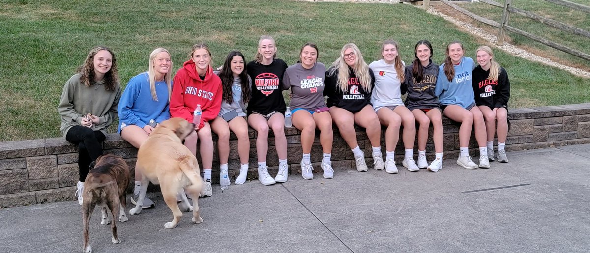 MckenneyKristi's tweet photo. Pleasure to host @MilfordVball tonight for team dinner! Special group and can't wait to honor our 10 Seniors on Tuesday! #dogsinheaven https://t.co/cJKjTdPVNP