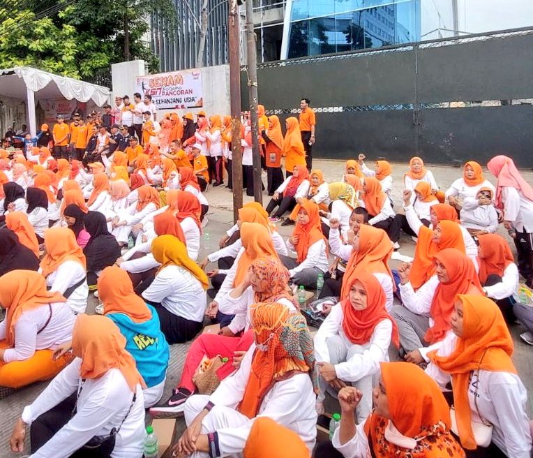 PKSJaksel's tweet photo. silaturahim membawa berkah, menambah rejeki, memperpanjang usia. gerak bersama #PKS, sehat bersama warga masyarakat #Jaksel. #GoPKSGo https://t.co/32KRvyBGtX
