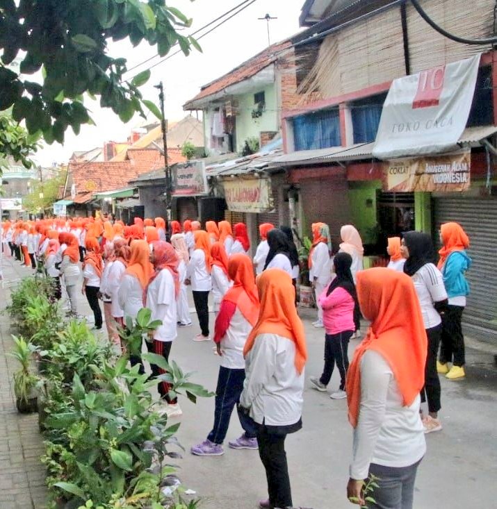 PKSJaksel's tweet photo. silaturahim membawa berkah, menambah rejeki, memperpanjang usia. gerak bersama #PKS, sehat bersama warga masyarakat #Jaksel. #GoPKSGo https://t.co/32KRvyBGtX