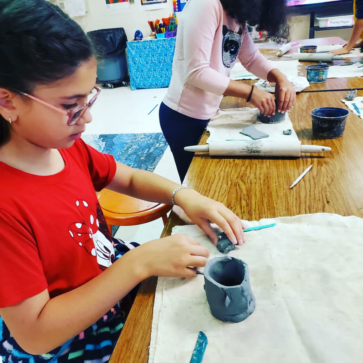 4th Grade creating their ceramic clay vessels! <a href="/BrodnickiSchool/">Brodnicki School</a> <a href="/ISD109/">Indian Springs 109</a> #d109pride #artclassrocks
