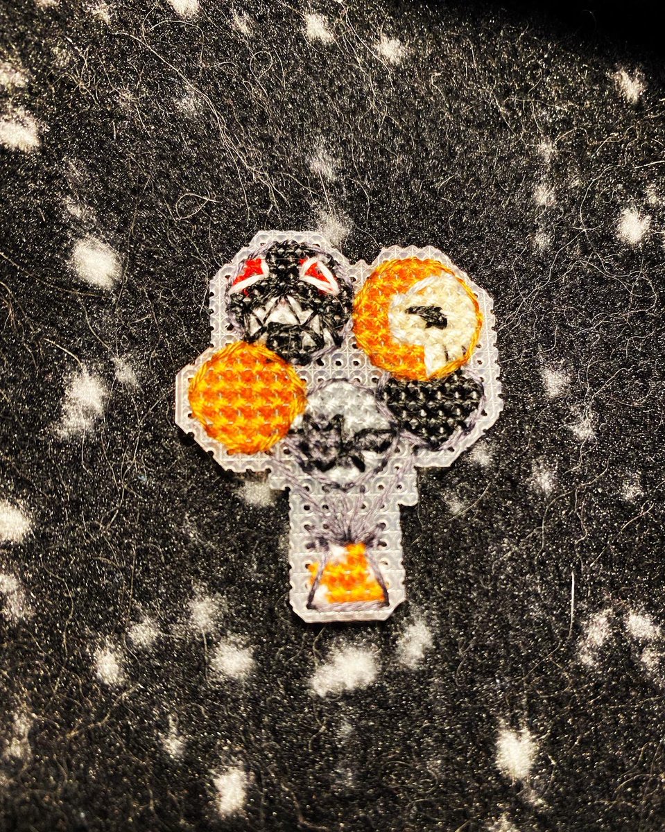 RoguexStitches's tweet photo. Day 3 of the #StolenHolidaySAL by @craftigurumi 
I need Halloween balloons in my life like right now.
#crossstitch #nightmarebeforechristmas https://t.co/PpCh2JQjsc