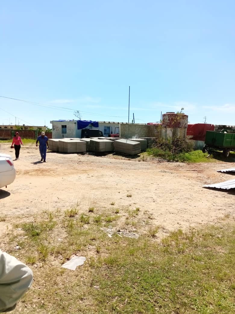 En #PinardelRío avanzamos en las labores de recuperación de los daños que ocasionó el Huracán Ian tras su paso.
Hoy, en el municipio de San Juan y Martínez comenzó la venta de materiales de la construcción. Algunos afectados ya han accedido a la compra de los mismos
#FuerzaPinar