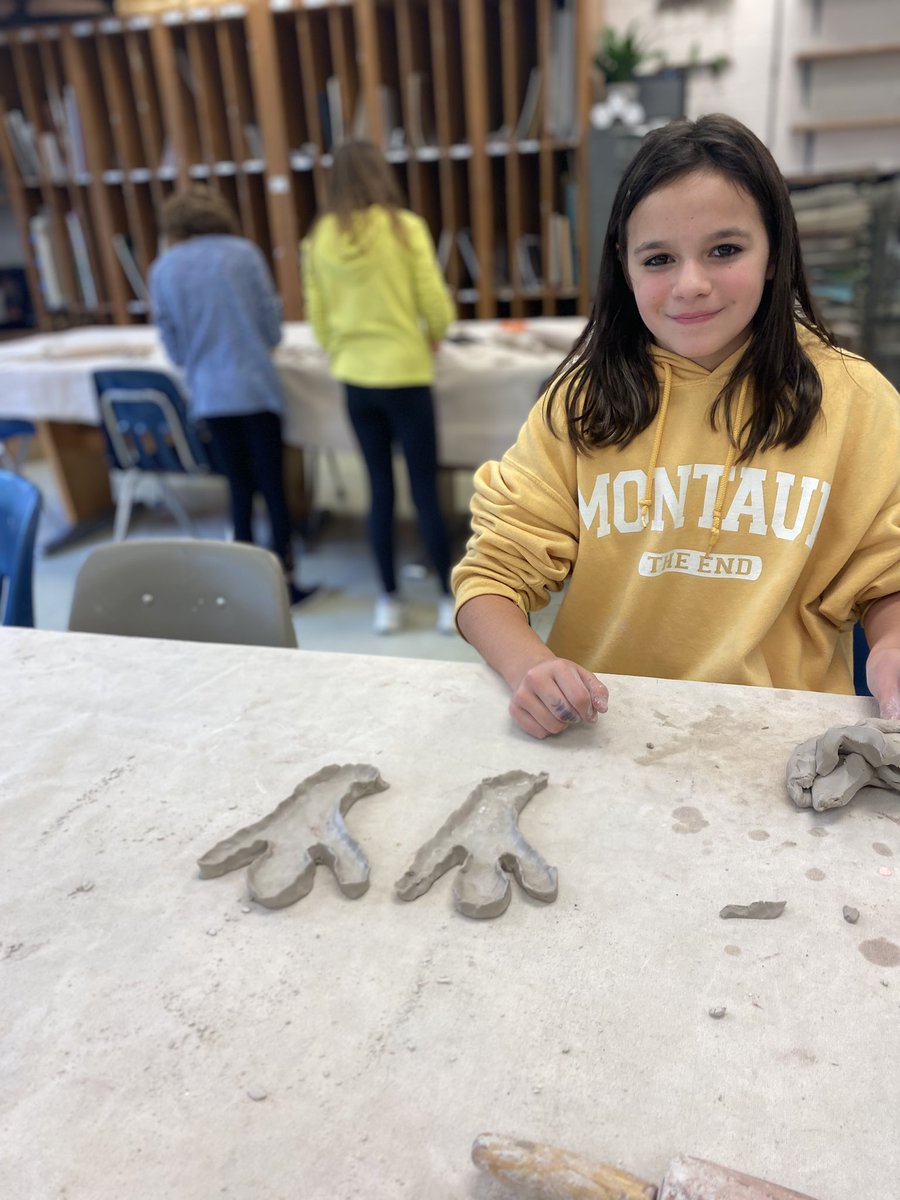Millbrookmsart's tweet photo. We made some fun spooky things in art club today! It’s not too late to join everyone is welcome, next meeting Oct 19! #mmsart2223 @MMSBlazers https://t.co/eO2tkPV9wi
