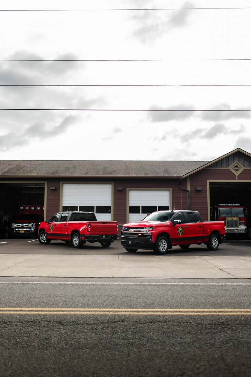 nobleworkssalem's tweet photo. Thank you Grand Ronde Station for trusting us to wrap your vehicles🙌

Grand Ronde Emergency Services Commercial Wraps🚨

Material: Avery Dennison Gloss Carmine🔴, 3M 2080 Gloss Block⚫️

 #vehiclewraps #colorchange #commercialwraps #vinylwrap #vinyl #graphics #design https://t.co/GliFX1bNeb