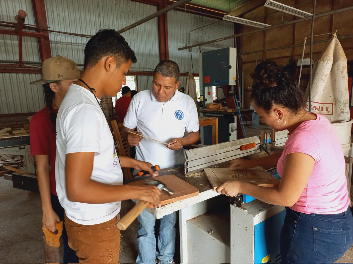 📌Elaboración de Muebles Rústicos en el Módulo de Transformación de la Materia Prima del Bosque por Protagonistas del Técnico Especialista Forestal del Centro Tecnológico Olof Palme.🔖
#SoyTecNicaragua🇳🇮🌲🌳