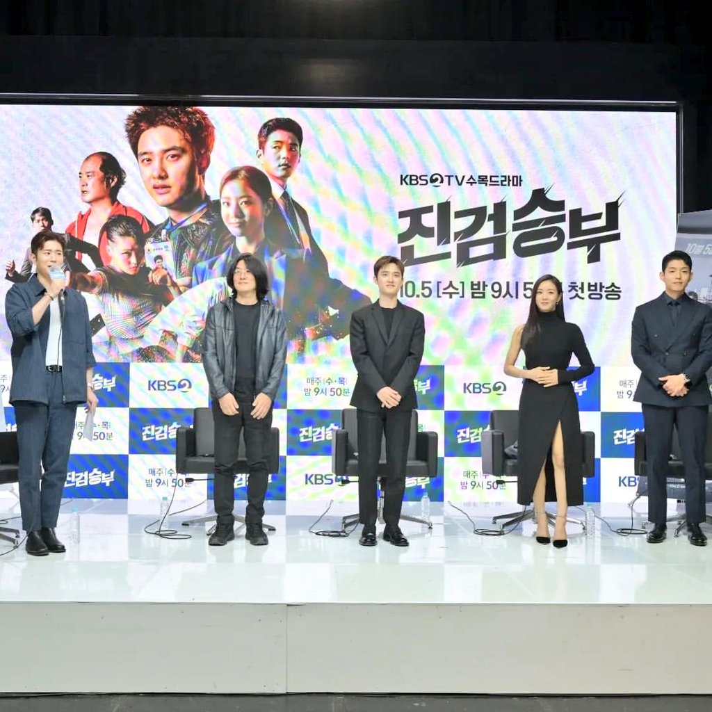 Eilys2017's tweet photo. Bad prosecutor team
Fighting!!
Kyungsoo 💜
#도경수요일은_진검승부_본방사수
#BadProsecutor #진검승부 #JGSB https://t.co/tIw4E2JbAD