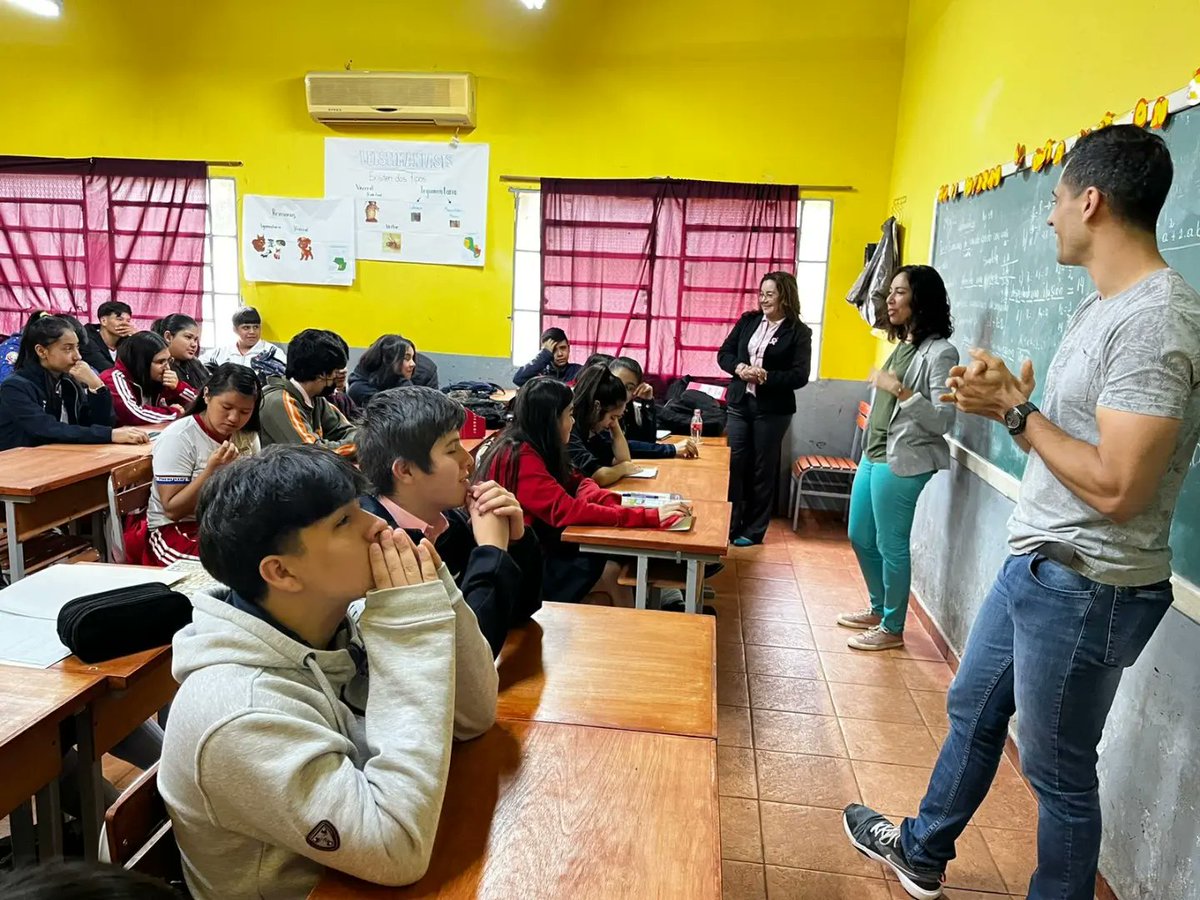 redescoolpy's tweet photo. Iniciamos con todo el mes de octubre con una super charla en el #ColegioParaguayBrasil en el Ciudad de #PresidenteFranco
#redescool
#Charla
#motivacion https://t.co/X0QMzvabrZ