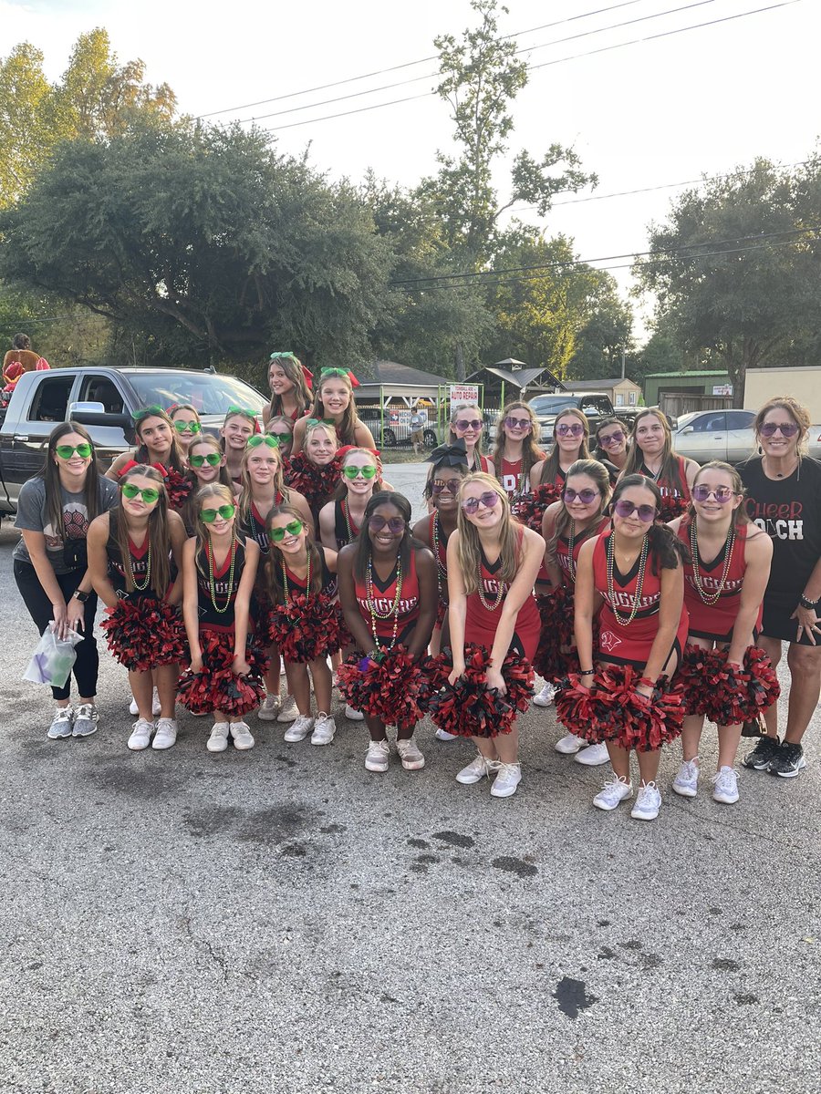 CpjhCheer's tweet photo. CPJH Cheer had a great time supporting Tomball HS Homecoming Parade…Mardi Gras style! @cpjh_jv @TISDCPJHS @karachap @Penpenjones12 https://t.co/qCgclTxELK