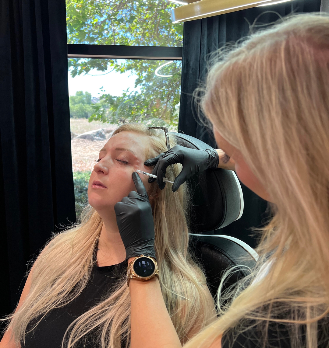 DestAesthetics's tweet photo. STOP SCROLLING! Did you know Botox® is $10/unit in El Dorado Hills for patients NEW to Destination Aesthetics™️ ? 

Botox® Cosmetic works beneath the surface to temporarily reduce underlying muscle activity that causes moderate to severe lines. With consistent use, Botox® https://t.co/bkmjVP2mFW