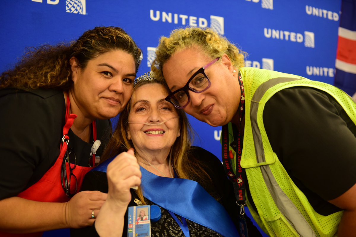 BusOfficeLAX's tweet photo. Greta Walton Celebration • @mcgrath_jonna @dclove20 @NassarWafieh @Glennhdaniels @TammyLHServedio  @LAX_HubHub @JSerrano1luv @j_montani @spencer_resh @JZCayanan @PJKTVL @anthonychin888 @juandefranco74 @mikehannaUAL #WeAreUnited https://t.co/B5cm1qpOHF