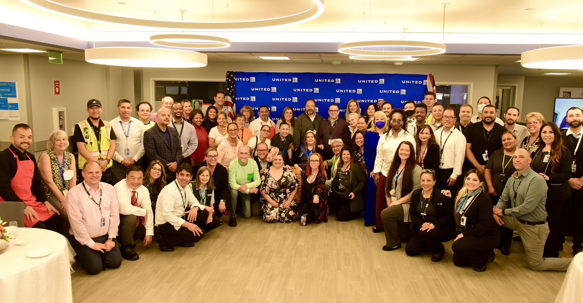 BusOfficeLAX's tweet photo. Greta Walton Celebration • @mcgrath_jonna @dclove20 @NassarWafieh @Glennhdaniels @TammyLHServedio  @LAX_HubHub @JSerrano1luv @j_montani @spencer_resh @JZCayanan @PJKTVL @anthonychin888 @juandefranco74 @mikehannaUAL #WeAreUnited https://t.co/B5cm1qpOHF