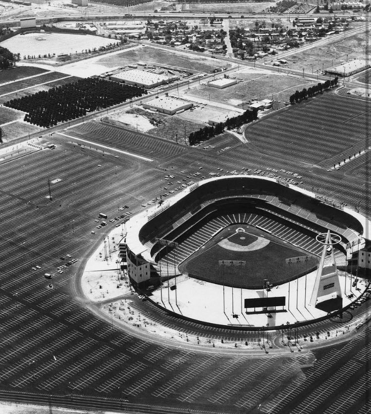 Nice shot of Anaheim Stadium and it’s surrounding during the 1960’s https://t.co/ouPBTuzT2V