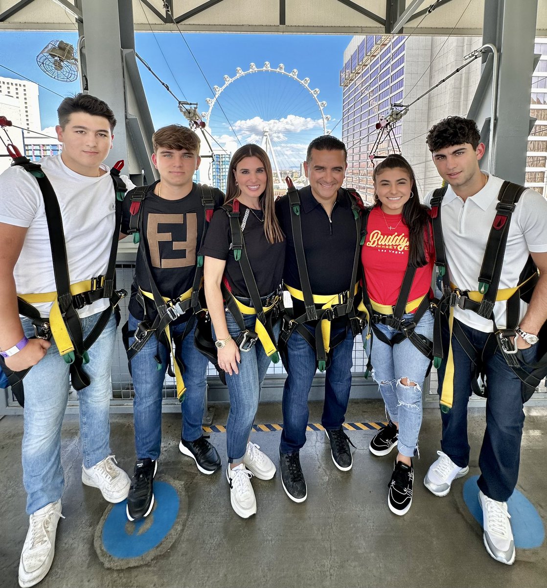 CakeBossBuddy's tweet photo. Flying high with the famiglia! Loved spending time with my family in #vegas. We took a break from working and experienced @flylinq at @thelinq and had a blast at the only zip line on #thestrip
#funinvegas #famiglia #vegasstrip #jerseyeats #bosscafe #pizzacake #buddyvs https://t.co/uKhd0ZW4KH