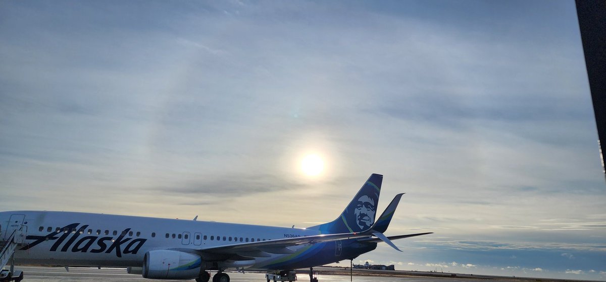 My_Sweetsy's tweet photo. #SunDog @AlaskaAir #Kotzebue #AKweather https://t.co/mKmHwEtruP