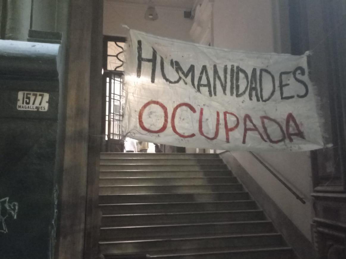 confluir_124's tweet photo. Facultad de Humanidades ocupada. 
¡Porque no nos da lo mismo!
#CEHCE #confluir_124 #confluirhumanidades https://t.co/OTvQVEkE4E