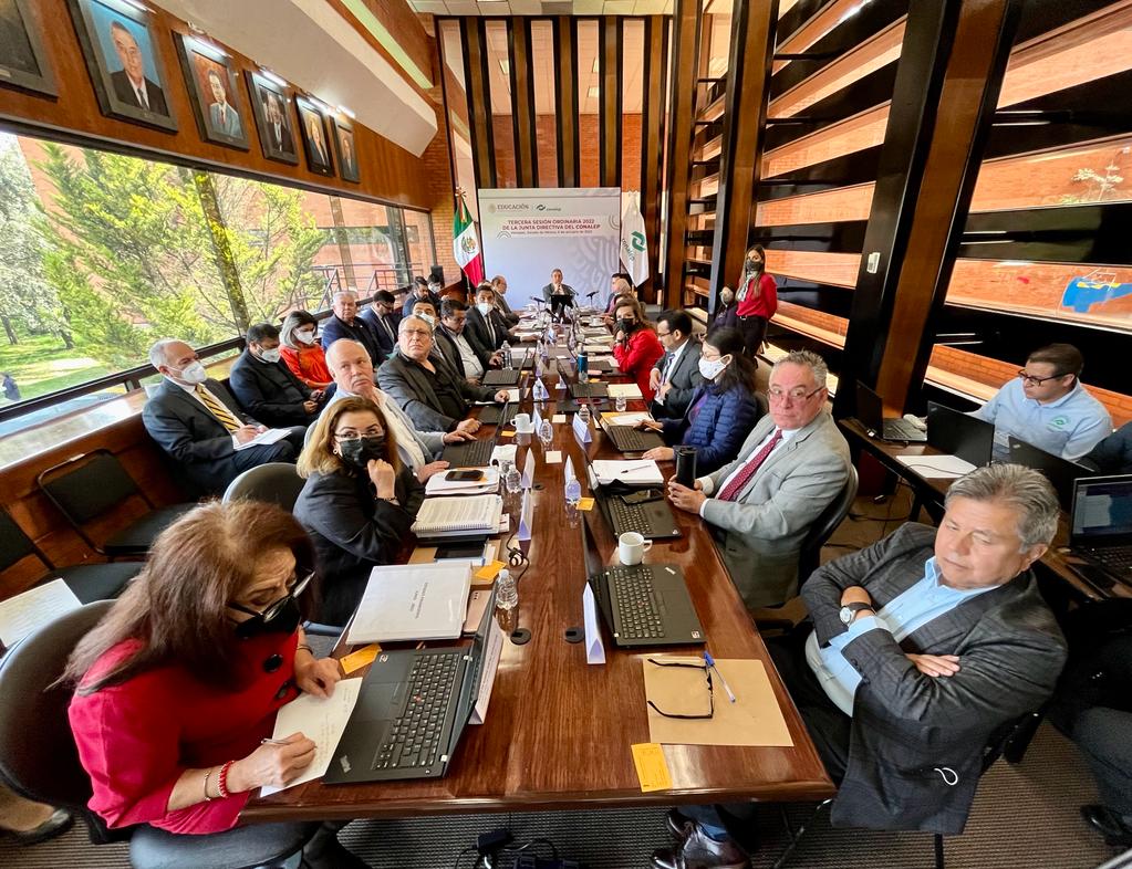 jp_arroyo_'s tweet photo. Esta mañana participé en la Tercera Sesión Ordinaria 2022 de la Junta Directiva del @CONALEP_Mex en la que se discutió y acordó la implementación del Marco Curricular Común de la Educación Media Superior #MCCEMS  👇
01/02 https://t.co/Glz0HjQjve