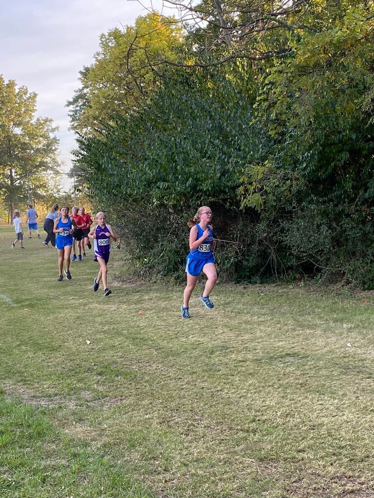 Jucketteracing's tweet photo. PR tonight!!!! 15:56 2mile over a minute better than this weekend on the same course!! She pushed hard and is now on to the next goal!!!! #jucketteracing #crosscountry https://t.co/BrHsiuE1uN https://t.co/7KdQTsN3G8