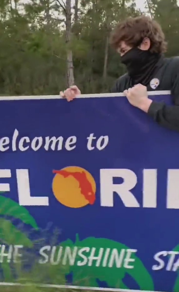 dreamewastaken's tweet photo. Florida man steals florida welcome sign sign, says it's for his boyfriend GeorgeNotFound https://t.co/h6XfPecs9g