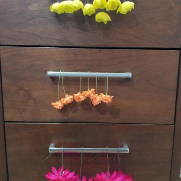 MillinersGuild's tweet image. Swipe for a peek into the creation process of the piece by Lifted and then read about both at our exhibit 👉🏽 bit.ly/3r58U27
#millinery #hats #millinerymaker #headwear #boaterhat #slowfashion #sustainablefashion #boater