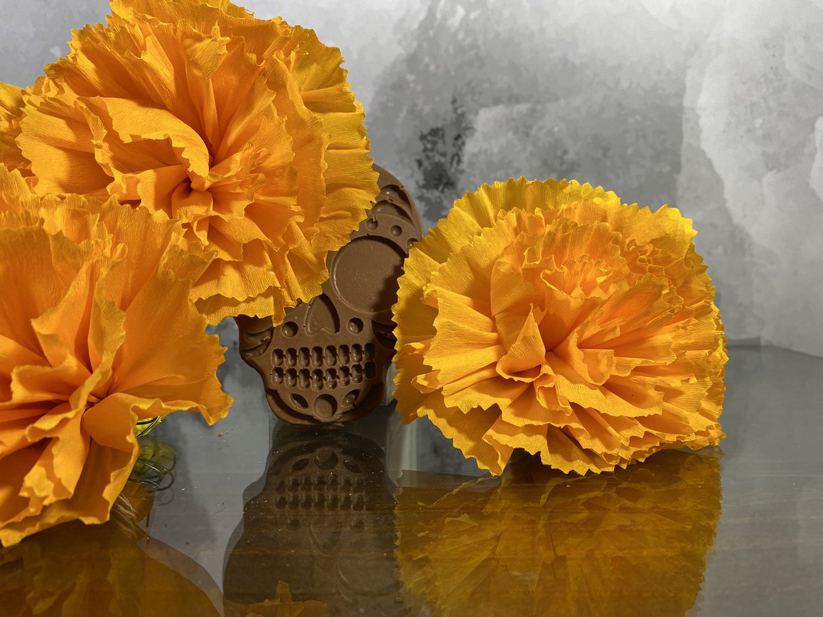 PuroGustoMX's tweet photo. Ya se asoma una de las fechas que más nos gustan del año, llena de color y tradición. #DiaDeMuertos https://t.co/lTnDNUF0ZQ