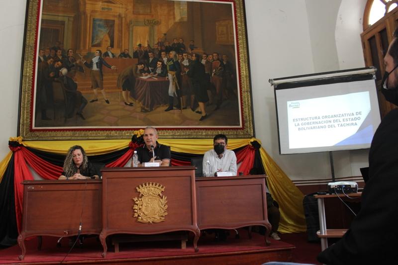 BermudezJoseA's tweet photo. #05Oct Presente en la Juramentación de los Gabinetes Políticos de la @Gob_Tachira por porte del Gobernador @FreddyBernal, estructura organizativa para la articulación con los Directores de Organismos Nacionales, ¡Un solo Equipo por el #Tachira! 
#TachiraEsTuMomento https://t.co/2m1rEURnYp