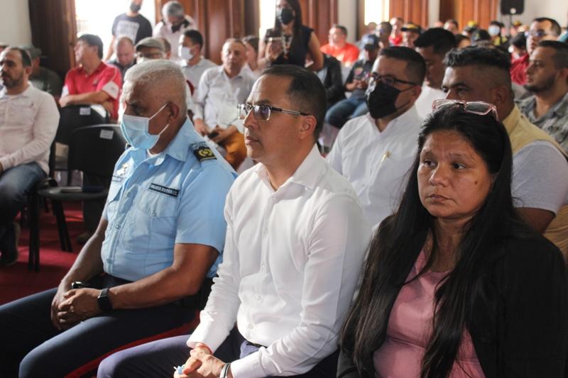 BermudezJoseA's tweet photo. #05Oct Presente en la Juramentación de los Gabinetes Políticos de la @Gob_Tachira por porte del Gobernador @FreddyBernal, estructura organizativa para la articulación con los Directores de Organismos Nacionales, ¡Un solo Equipo por el #Tachira! 
#TachiraEsTuMomento https://t.co/2m1rEURnYp
