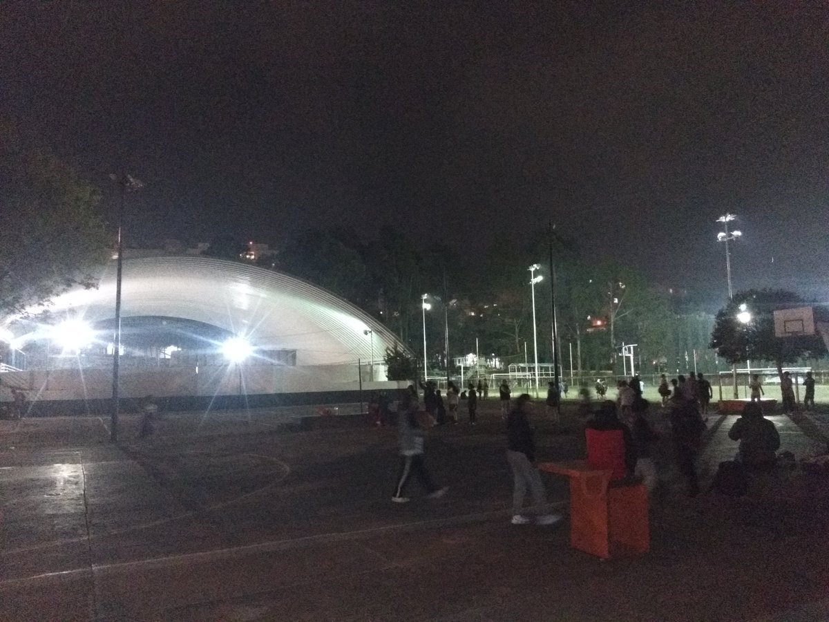FORMA_0323's tweet photo. Buenas licenciado @AdrianRubalcava se les pide el apoyo con luz en el deportivo cacalote ya que desde el día ayer se encuentra a oscuras la parte de las canchas de basquetbol tanto área de voleibol pegada a la cancha de fútbol  quedamos a la espera de su pronta respuesta https://t.co/UdjOsieoZ8