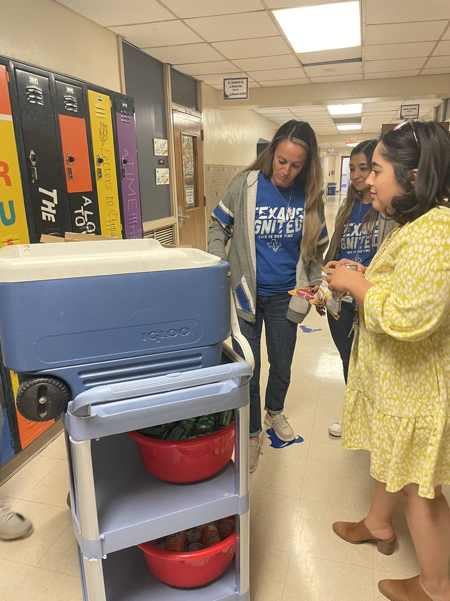 Yvonne Correa 🌵 tweet media