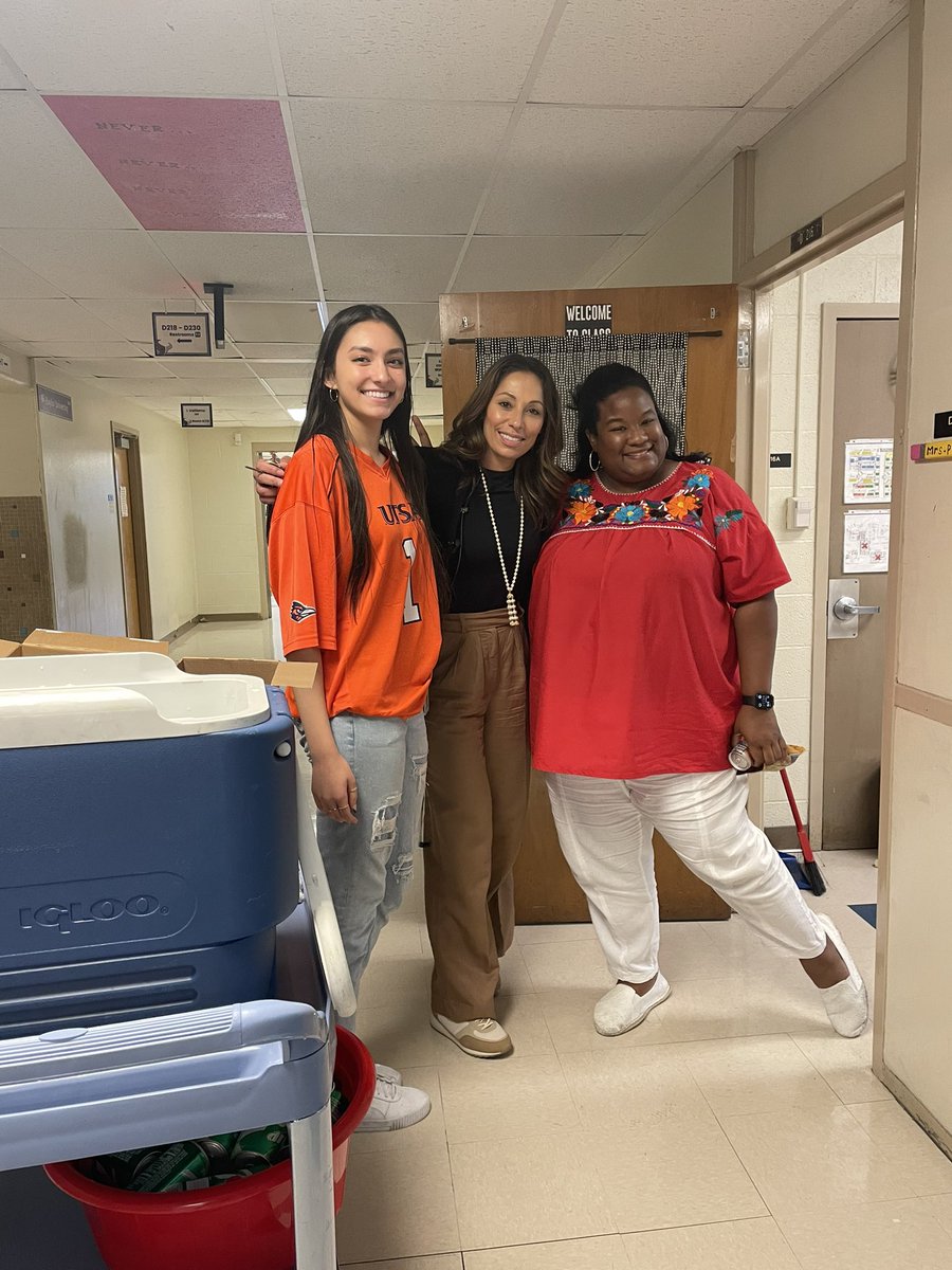 Yvonne Correa 🌵 tweet media