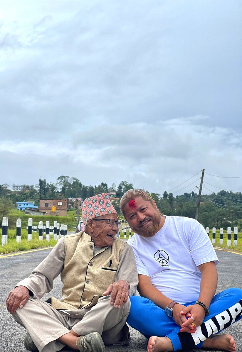 LepchaKool's tweet photo. Hajurbuwa ani Dashain😍 https://t.co/x4t1kFCKQf