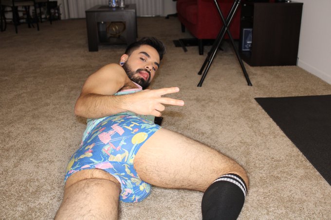 Happy Humpday #gaybear #gay https://t.co/SbgRBLbO0R<a href="/tag/gaybear"class="tags">#gaybear</a><a href="/tag/gay"class="tags">#gay</a>