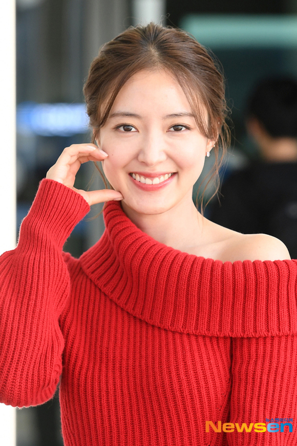 PHOTO】イ・セヨン、グラビア撮影のためフランスへ出国…セクシーな肩