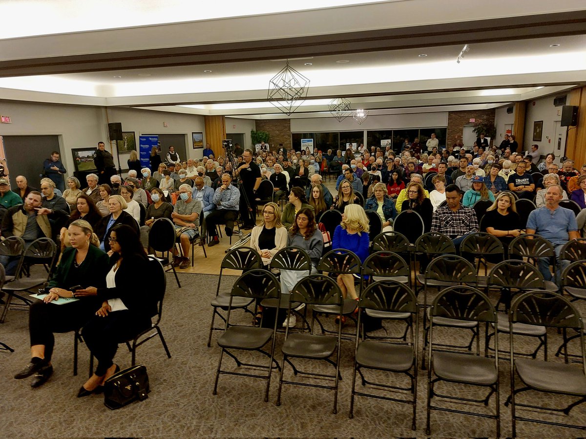 Scenes from tonight's Whitchurch-Stouffville mayoral meeting at Spring Lakes Golf Club 
A recording will be available on the Whitchurch Stouffville Chamber of Commerce website.